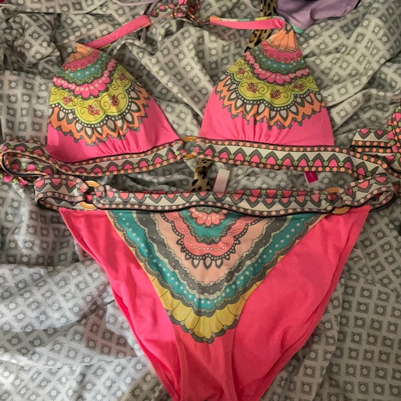 Bikini - Picture 1 of 1